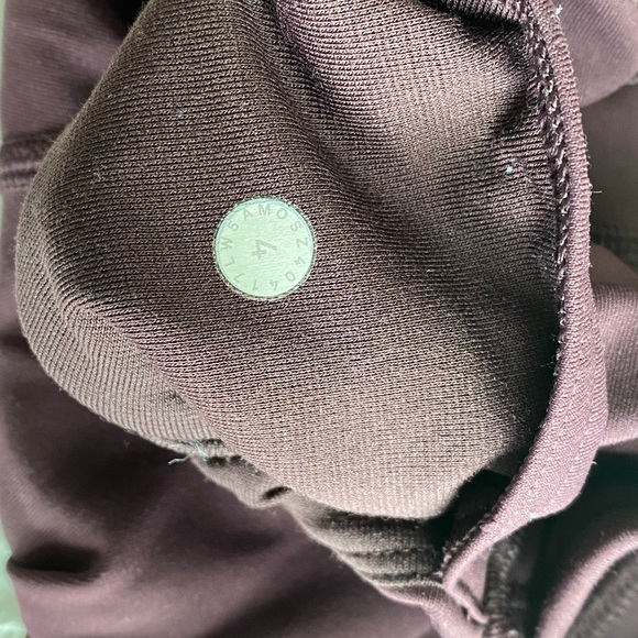 Lululemon high-rise 25” pant - Picture 6 of 7